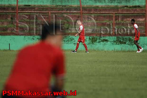 Duo Pemain Serbia PSM Makassar Bius Suporter